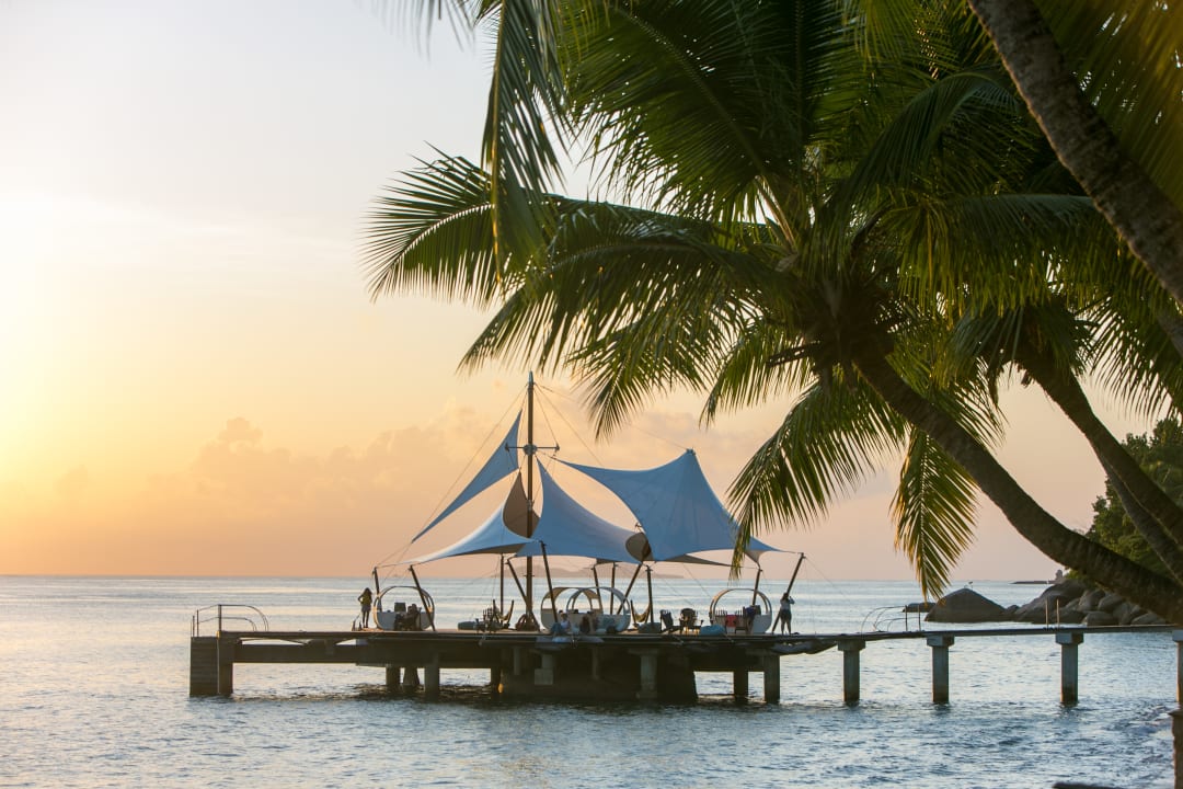 Strand The Coco de Mer Hotel & Black Parrot Suites