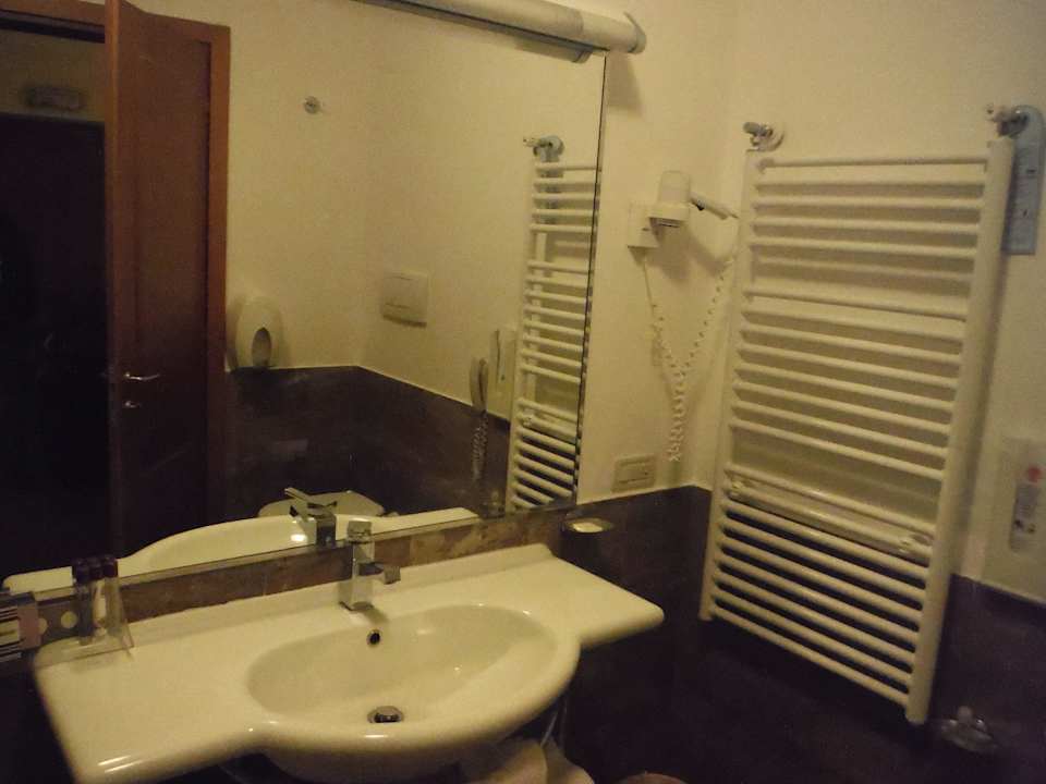 Zimmer 116 - Badezimmer Hotel Delle Province