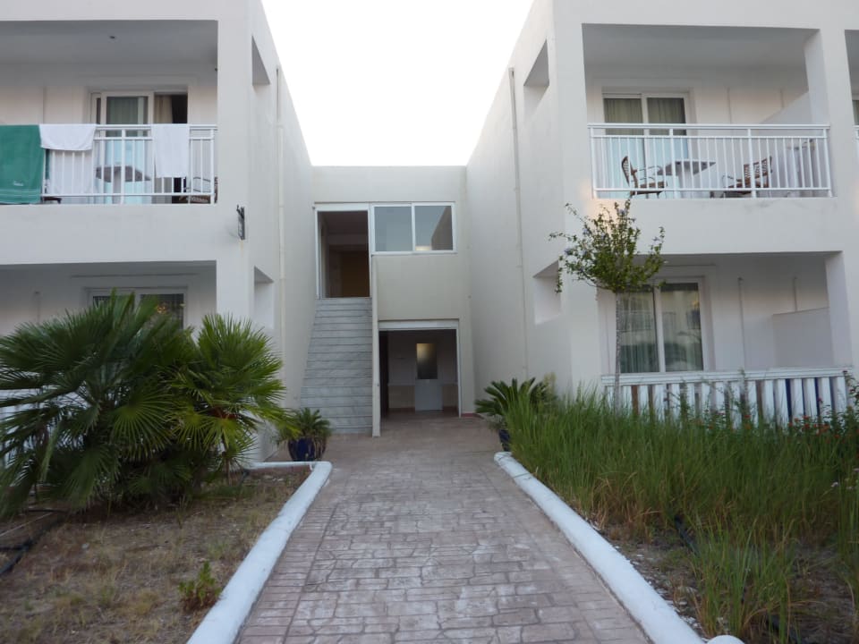 Hotel Sandy Beach Resort