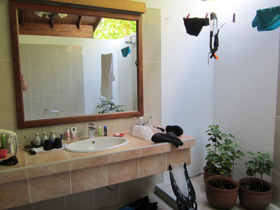 Das halboffene Bad NH Collection Maldives Reethi Resort