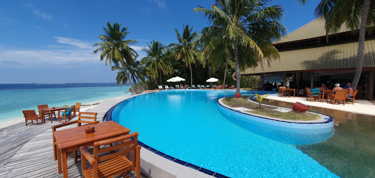 Pool Filitheyo Island Resort