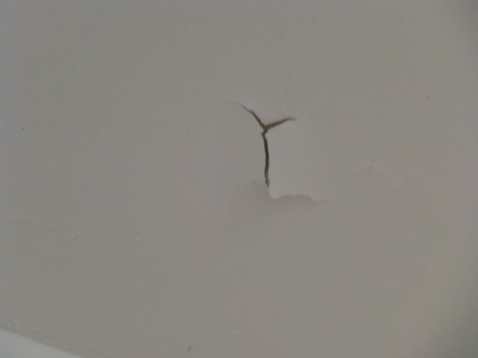 Decke, der Putz brökelt Hotel Panorama Inn und Boardinghaus