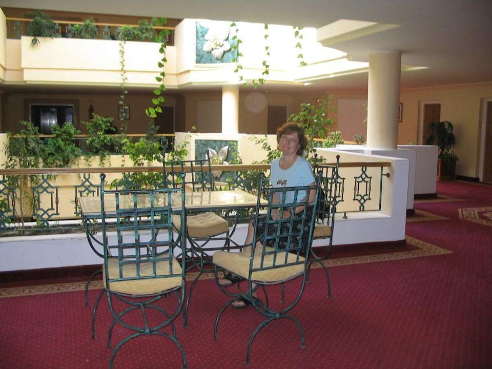 Gang über dem Eingangabereich Hotel Rosa Beach