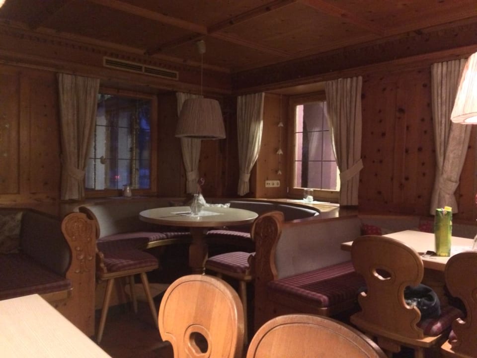 Hier kann man gemütlich ein Getränk aus dem Hotelkühlschrank Die Lilie - Hotel Garni