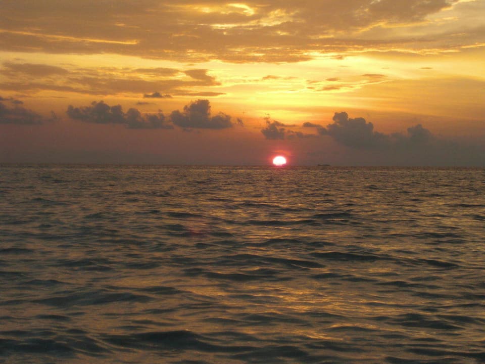 Sonnenuntergang an der Lagune Embudu Village