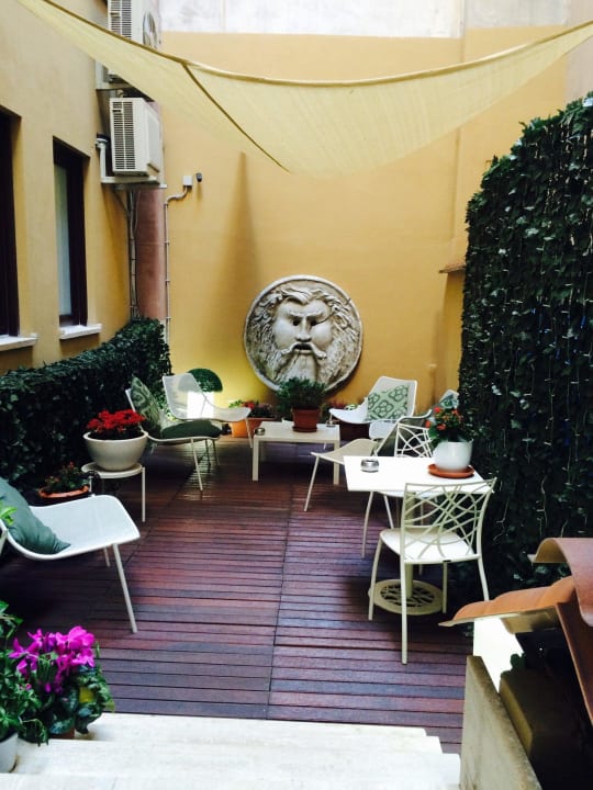 Innenliegende Hotel Terrasse Hotel Caravita