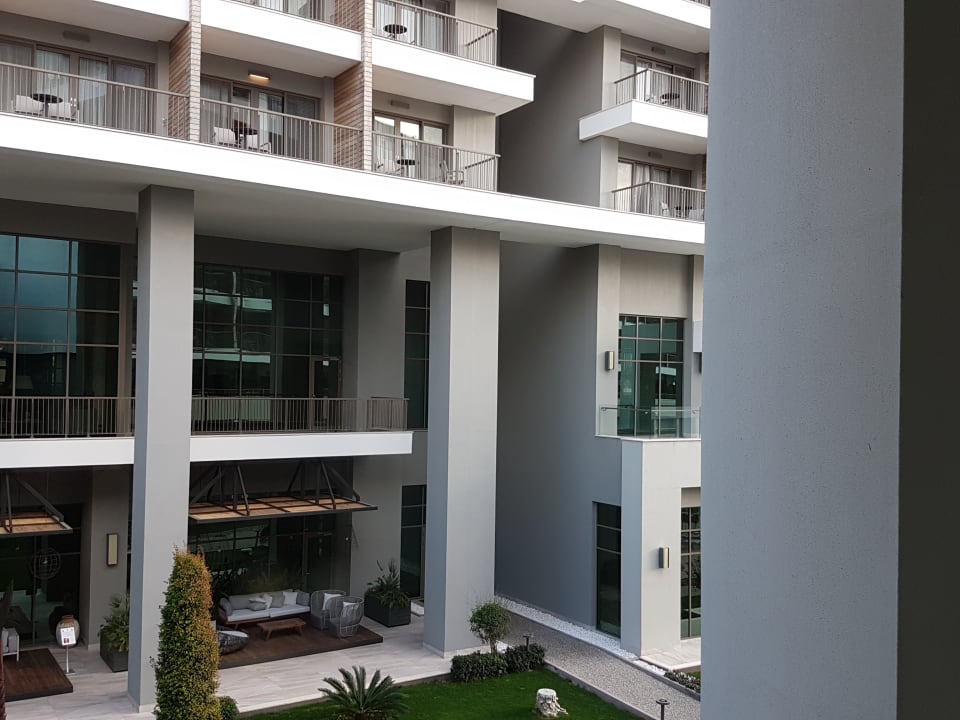 Ausblick Acanthus Cennet Barut Collection