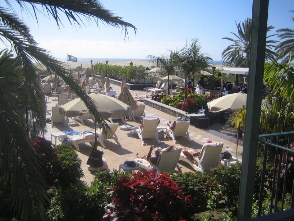 Sonnenterrasse an der Poolbar/Poolrestaurant Hotel Riu Palace Maspalomas Adults Only