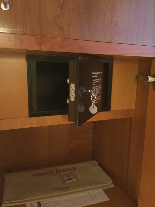 Zimmersafe Steinzeit Grand Elysée Hamburg