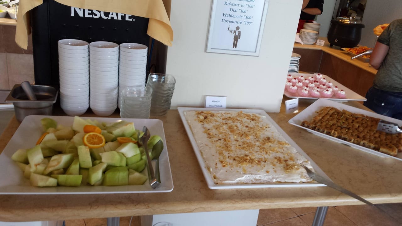 Obst und Süsses Ammon Zeus Luxury Beach Hotel