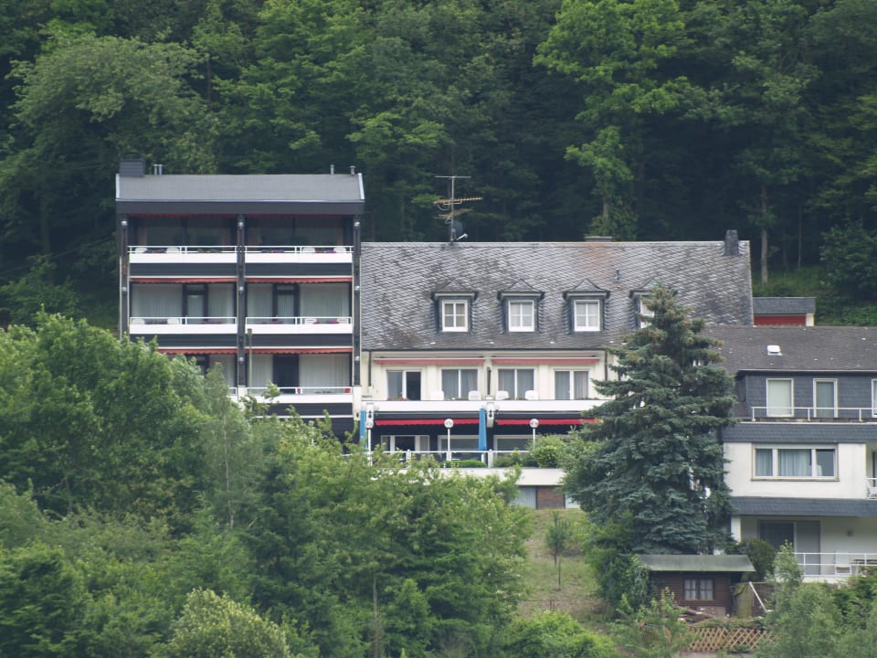 ...met telelens vanaf de andere kant van de Moezel Hotel Hegenbarth´s