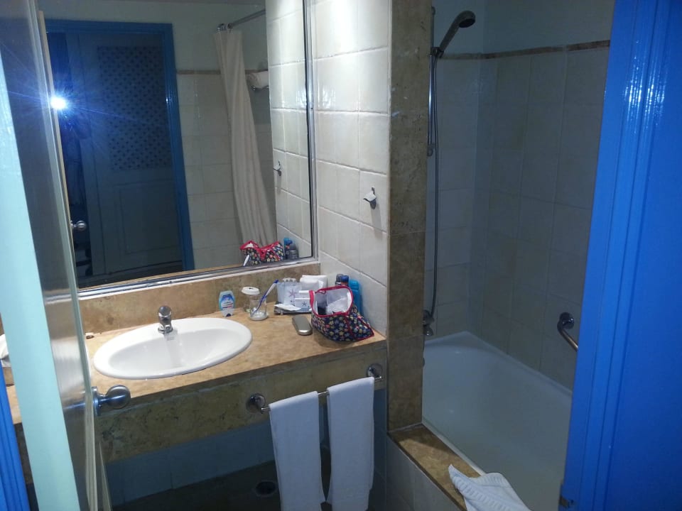 Badezimmer Iberostar Waves Costa Dorada