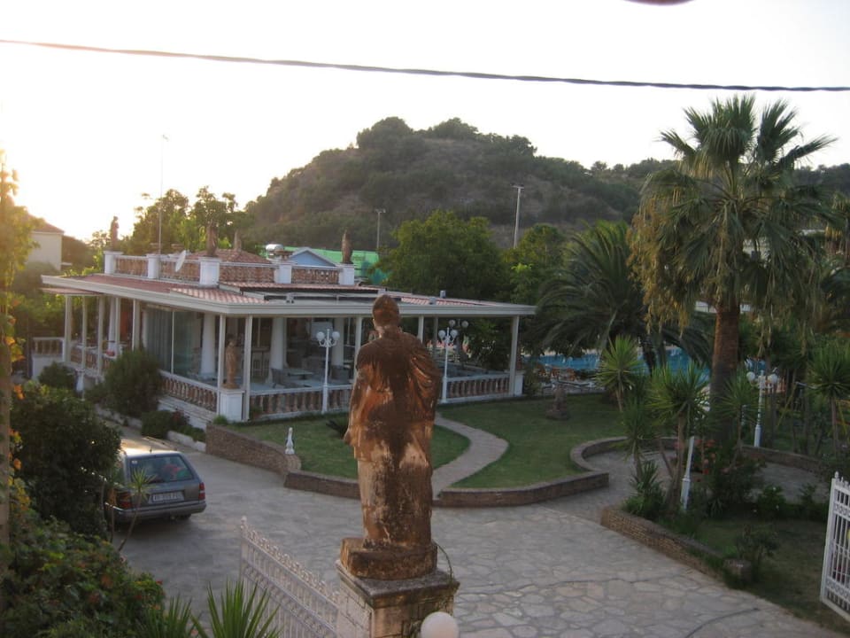 Blick vom Zimmer auf Gartenanlage Hotel Sivota