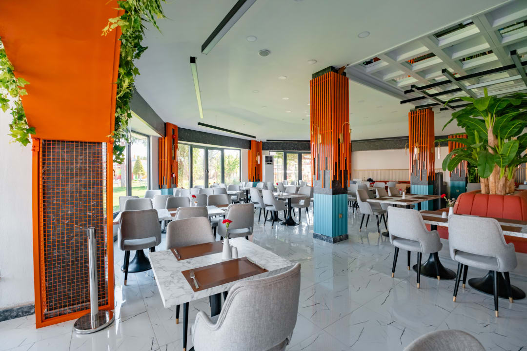 Gastro alltoura Club La Benata Hotel