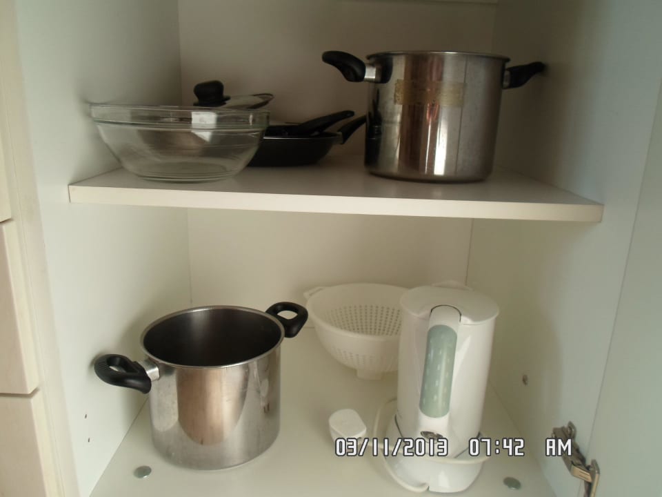 Etwas karge Küchenbestückung Bayview Hotel by ST Hotels