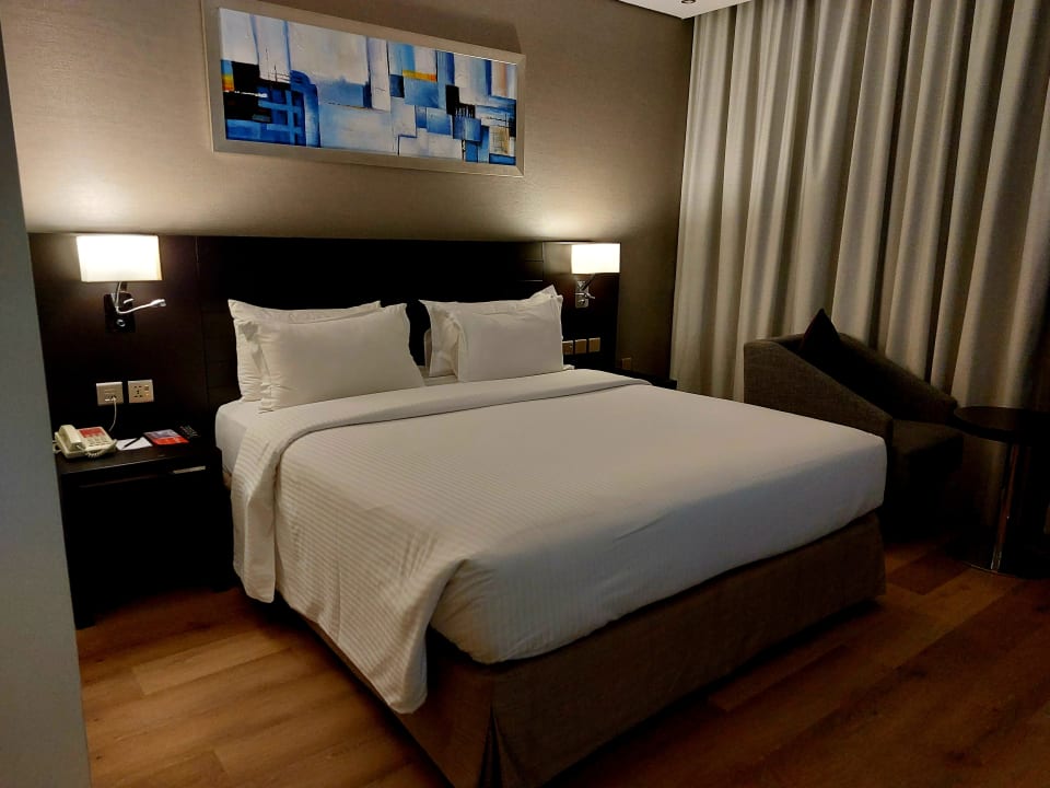 Zimmer Ramada by Wyndham Dubai Barsha Heights