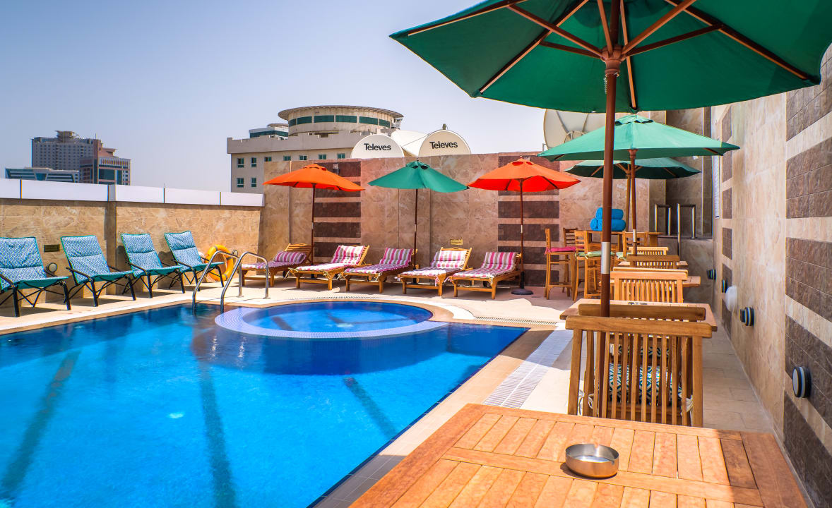 Pool Crystal Plaza Al Majaz Hotel