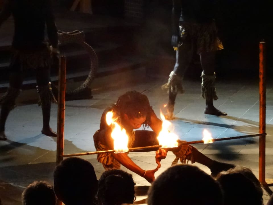 Kenya Acrobats Show TUI BLUE Xanthe