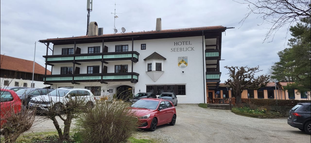 Außenansicht Hotel Seeblick und Ferienwohnung
