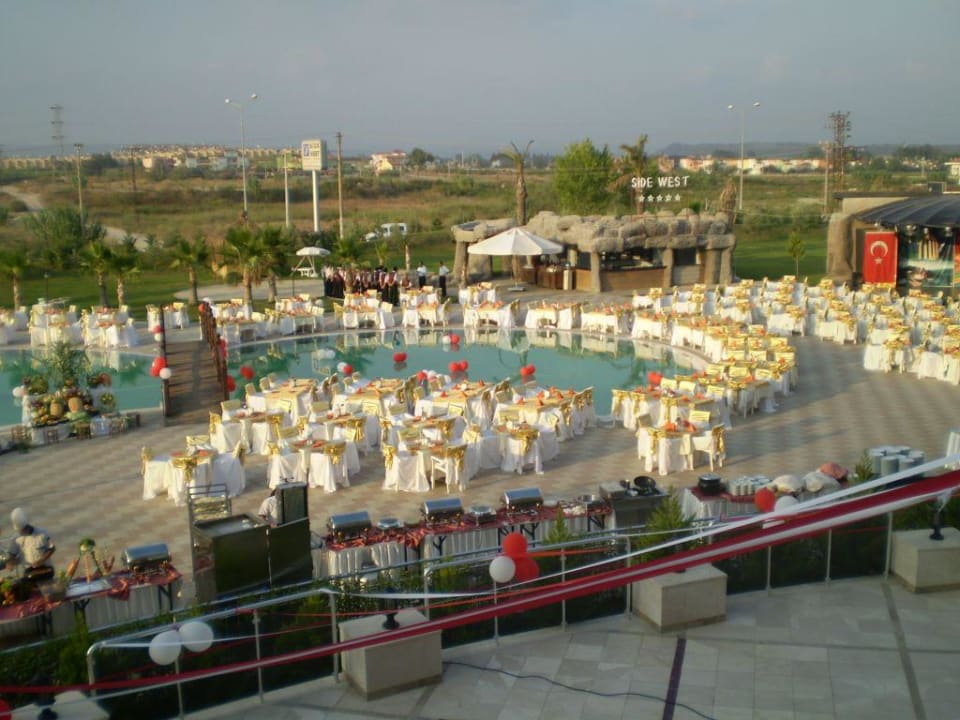 Uroczysta kolacja przy basenie FUN&SUN Smart Hane Sun Hotel