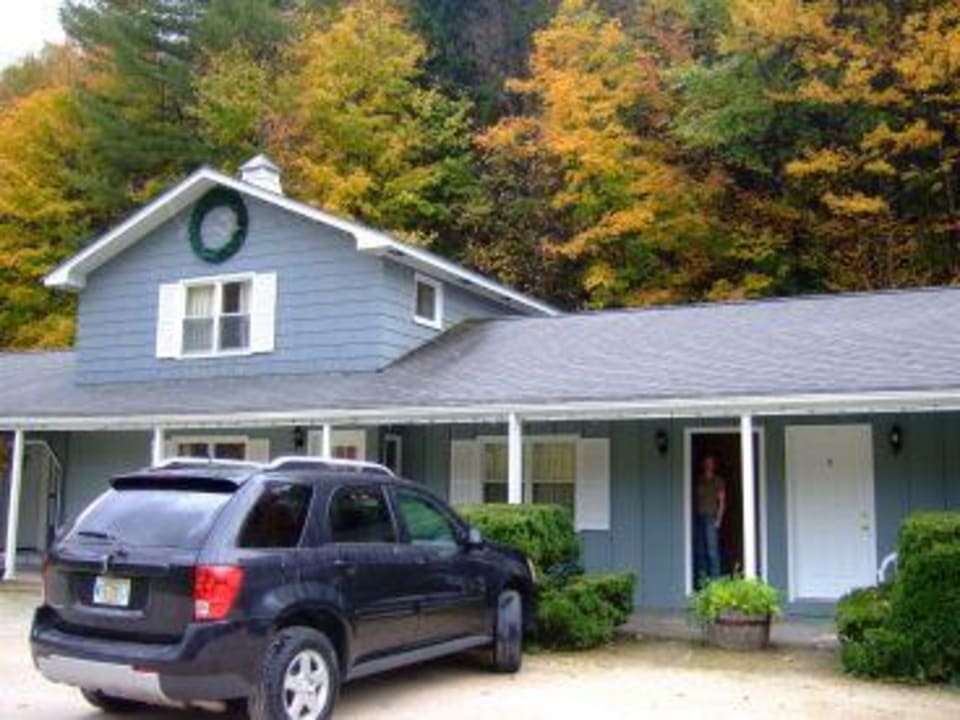 Blick vom Parkplatz Hotel Val Roc Motel