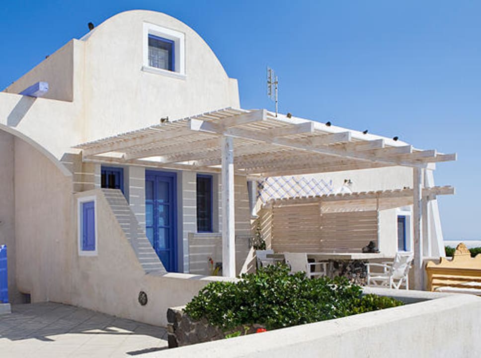 Outdoor aspect of 55m2 house Aegagros Caldera Houses