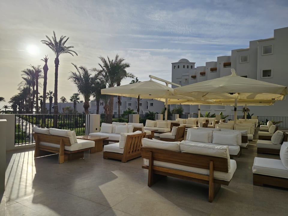 Gastro Serry Beach Resort