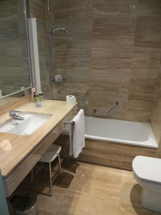 Badewanne mit Dusche Hotel H10 Universitat