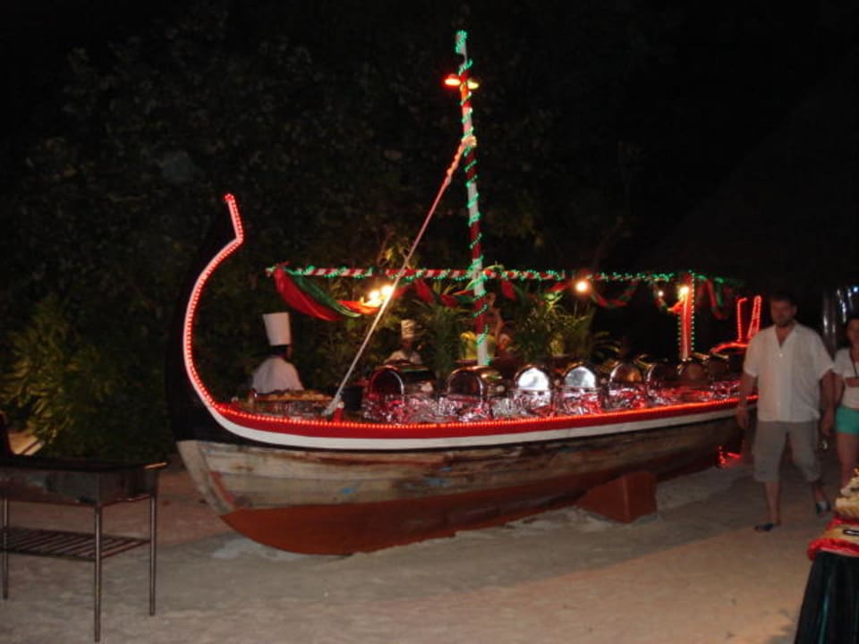 Büffet am Strand Sun Siyam Vilu Reef