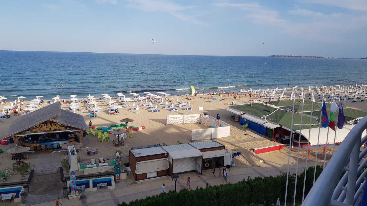 Strand Effect Grand Victoria Hotel