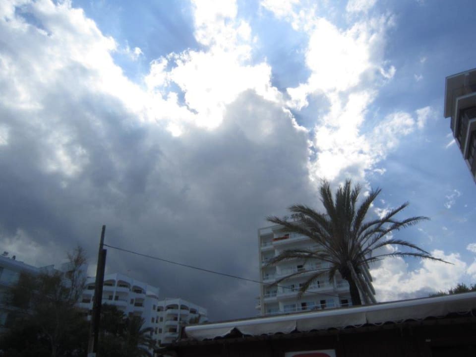 Blick vom Strand Sabina Hotel & Suites