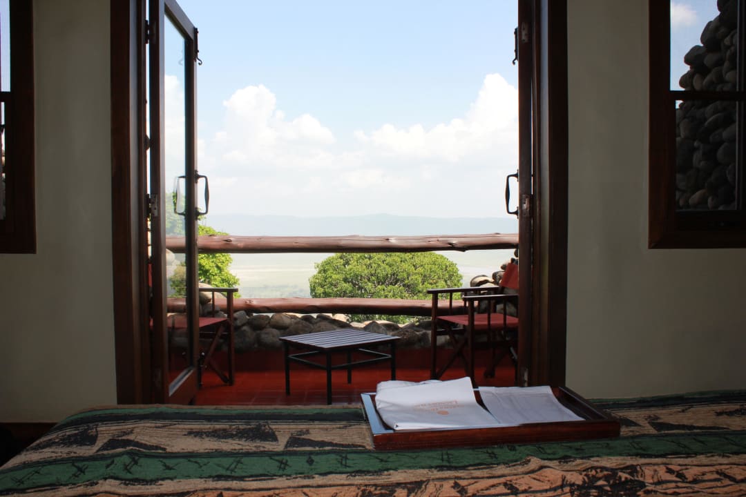 Aussicht vom Bett aus Hotel Ngorongoro Serena Safari Lodge