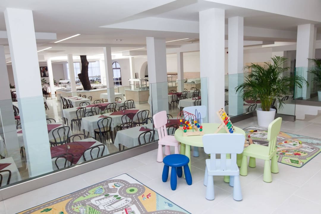 Restaurant / Children corner Hotel Slaven