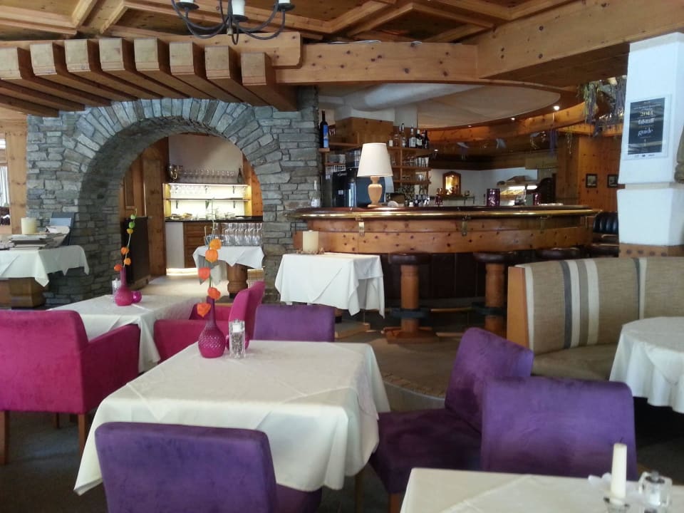 Teil vom Restaurant mit Bar Hotel Kendler