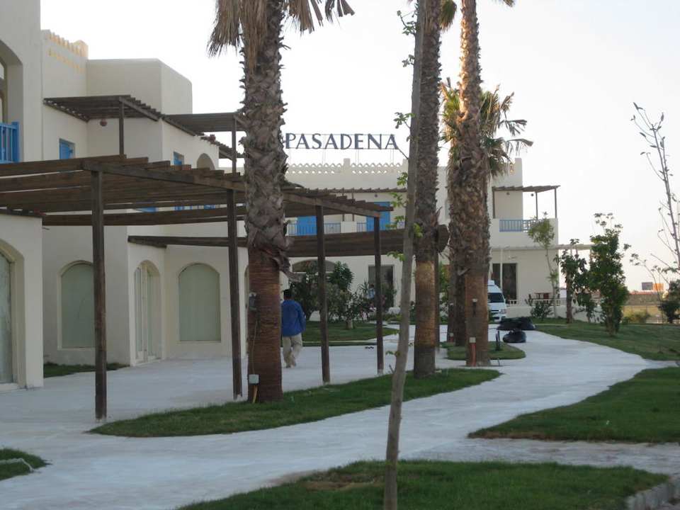 Hier kommen noch Shops oder so Pasadena Hotel & Resort