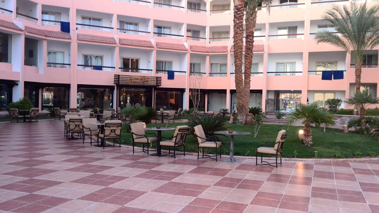 Столики у бара колумбус Beach Albatros Resort