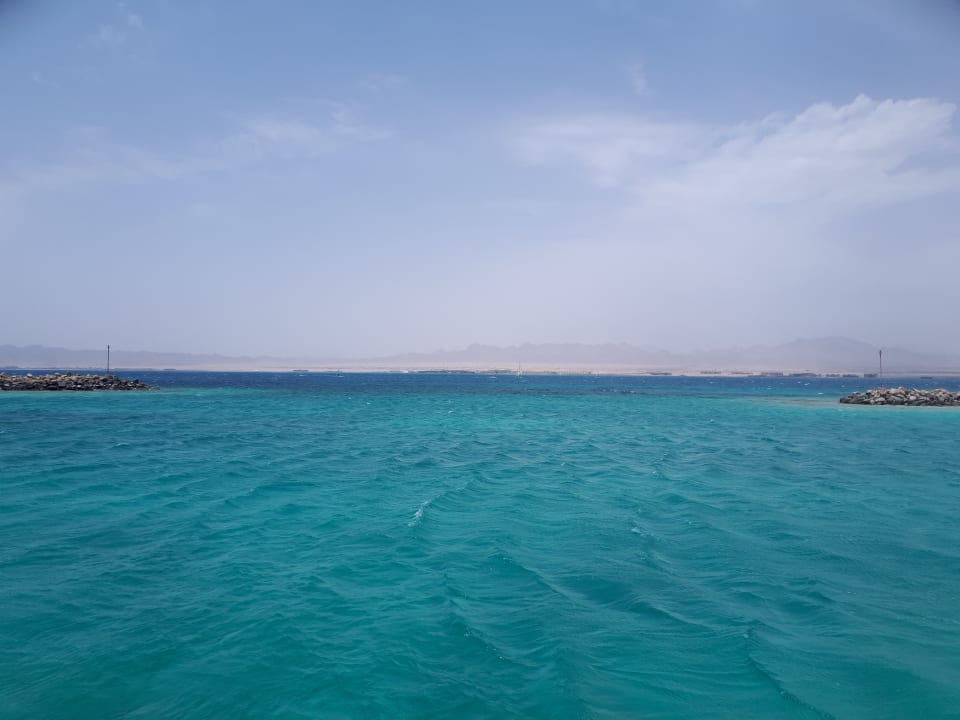 Meer ist ist wunderschön und warme 28 Grad The Breakers Diving & Surfing Lodge