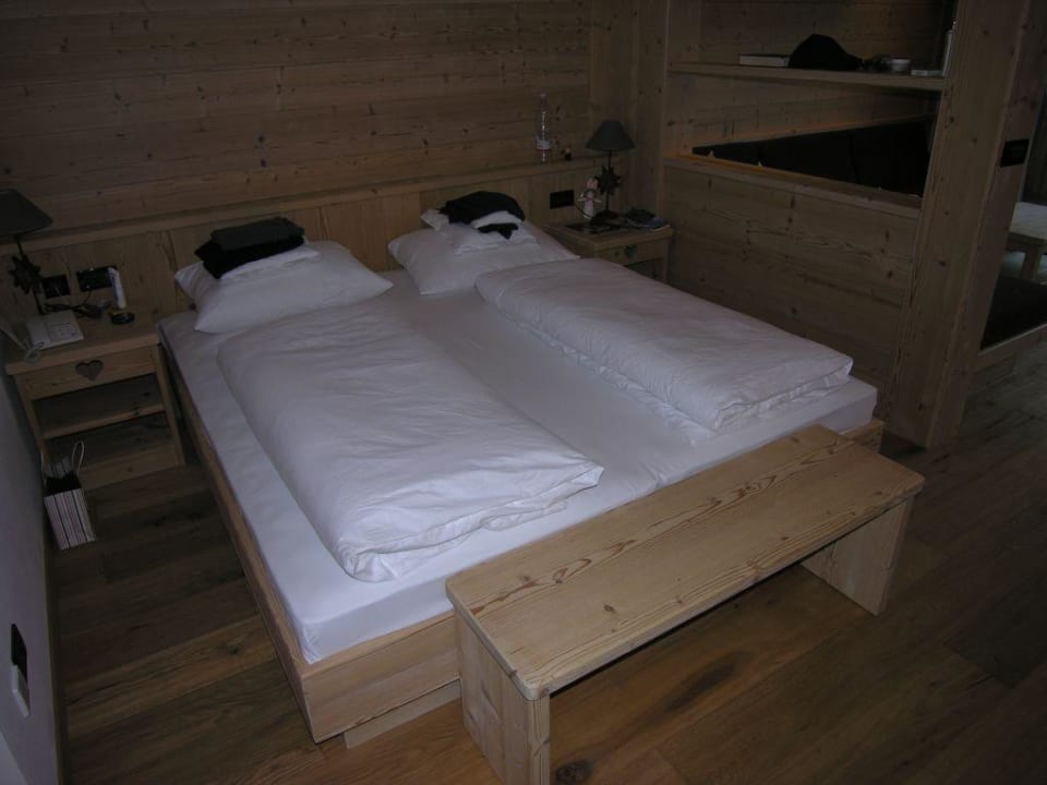 Bett / Bed Hotel Arnaria