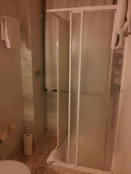 Dusche im Badezimmer Georg Hotel Witten