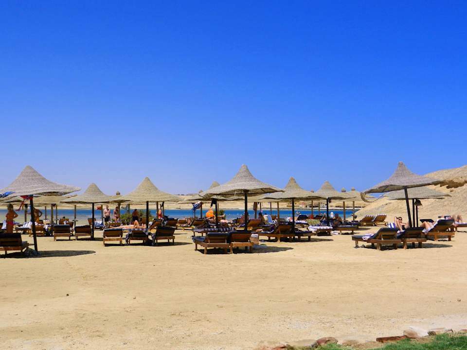 Pláž SUNRISE Cardina Resort