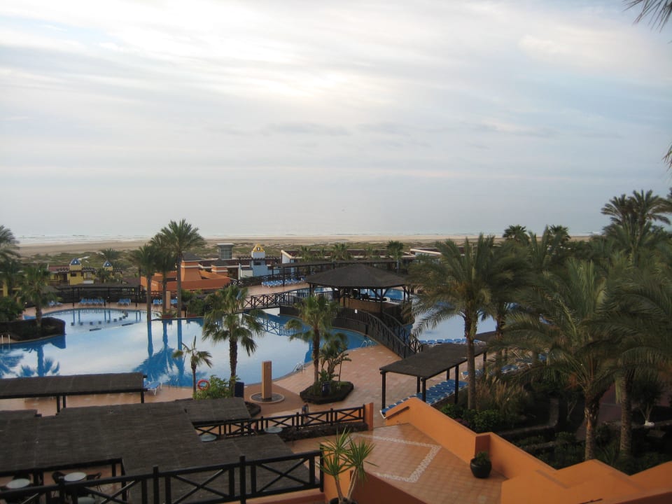 Blick von Hauptrestaurant zu Strand Occidental Jandía Playa