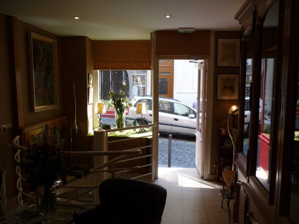 Blick von Rezeption auf die Strasse Hotel des Arts Montmatre