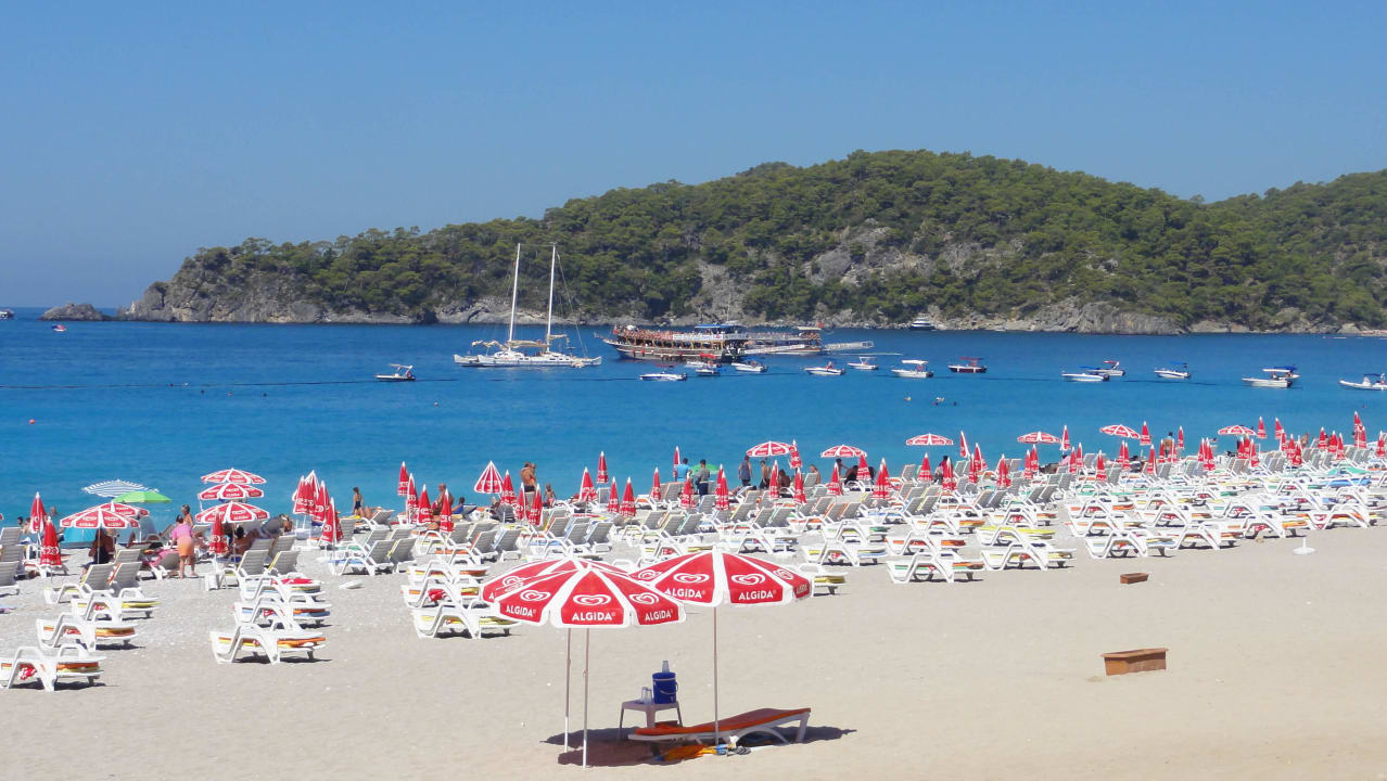 Zu viele Strandliegen  Ölüdeniz Turquoise Hotel