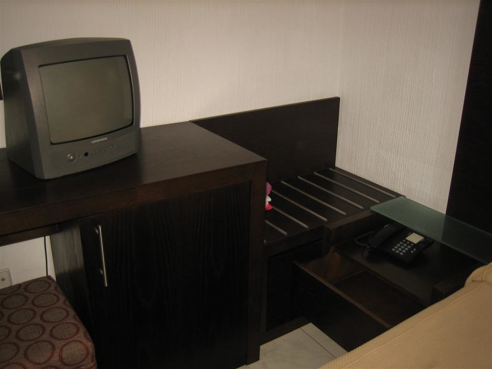 Fernseher und Kommode Bahía de Alcúdia Hotel & Spa