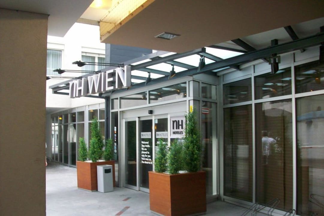 Hoteleingang NH Wien City