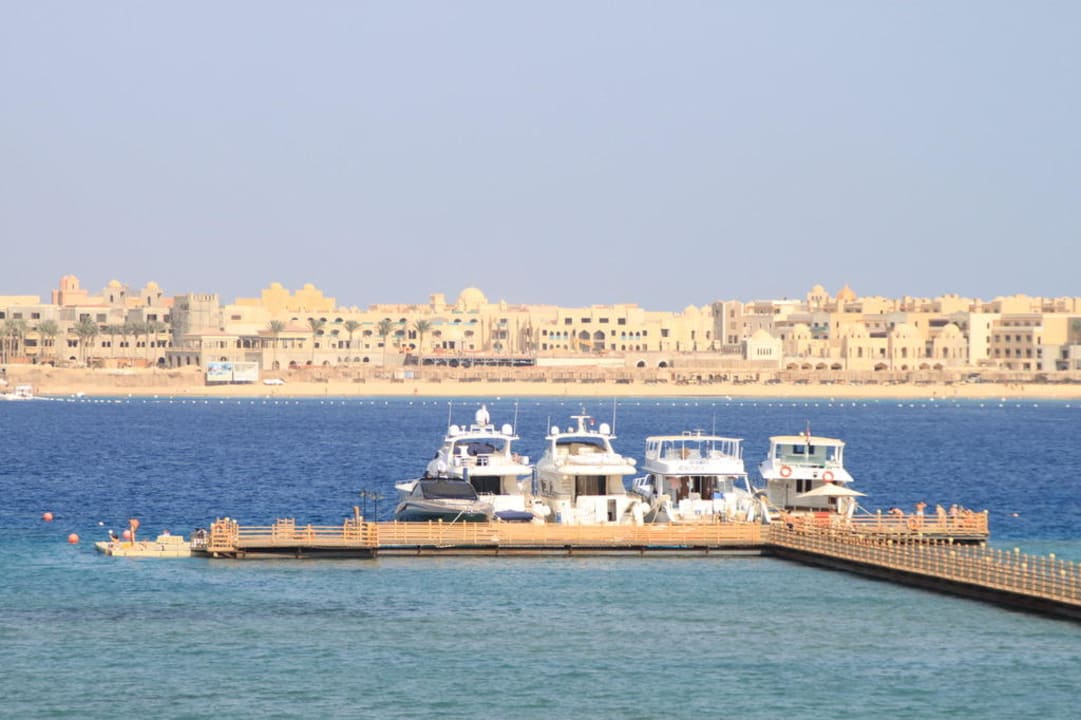 Steg zum Hausriff Cleopatra Luxury Beach Resort Makadi Bay - Adults only