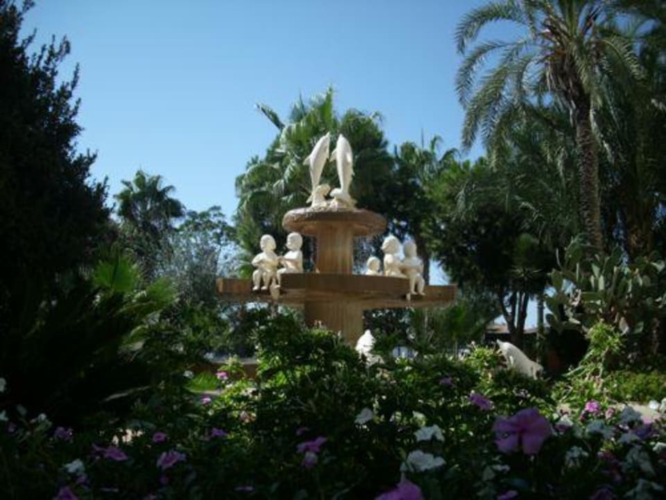 Brunnen im Garten MC Beach Park Resort Hotel