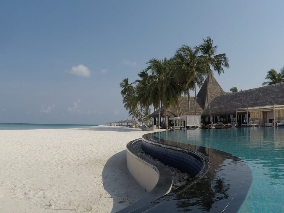 Pool Veligandu Maldives Resort Island