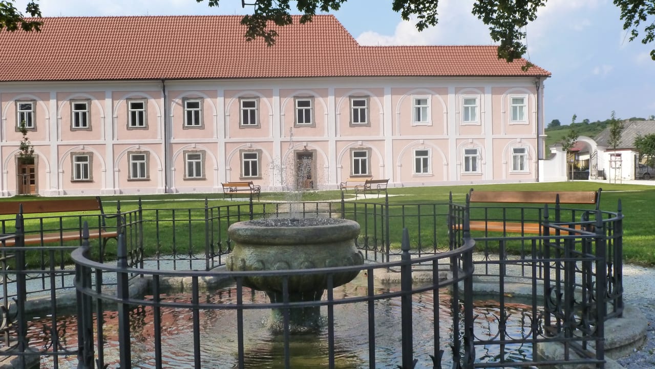 Seitenansicht Zamek Hradek Hotel Zamek Hradek