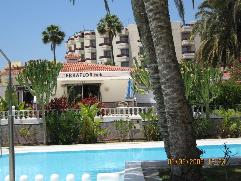 Poolansicht HL Miraflor Suites Hotel